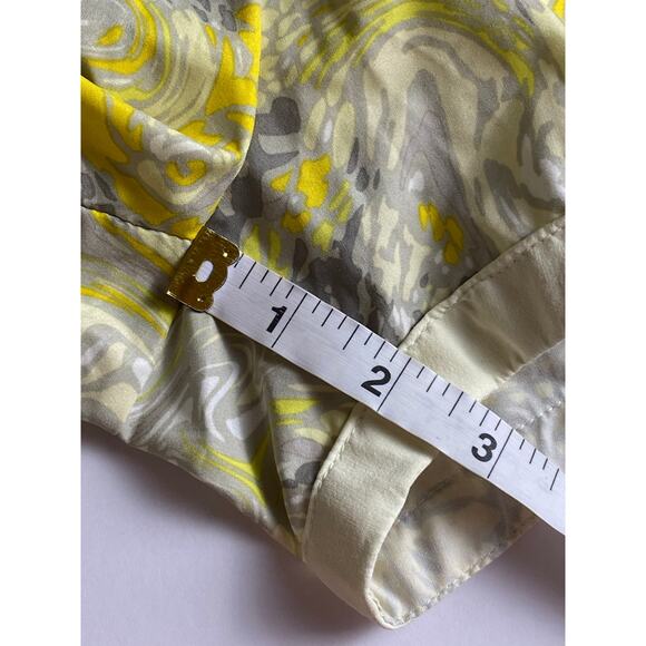 Gap Fit Women's Yellow and Gray Running Short Size X-Small - Picture 8 of 8